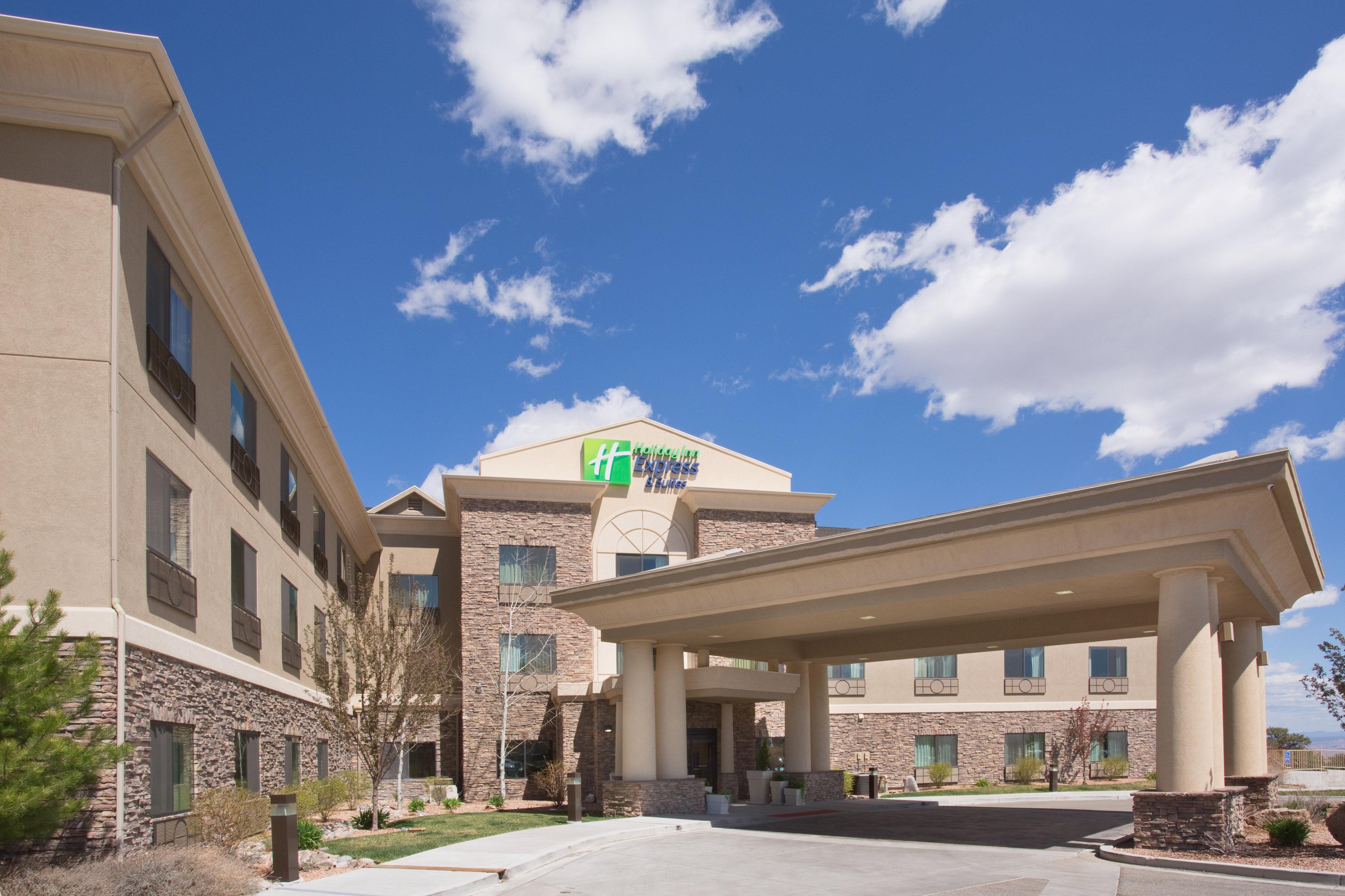 Holiday Inn Express And Suites Los Alamos Entrada Park By Ihg Exterior photo
