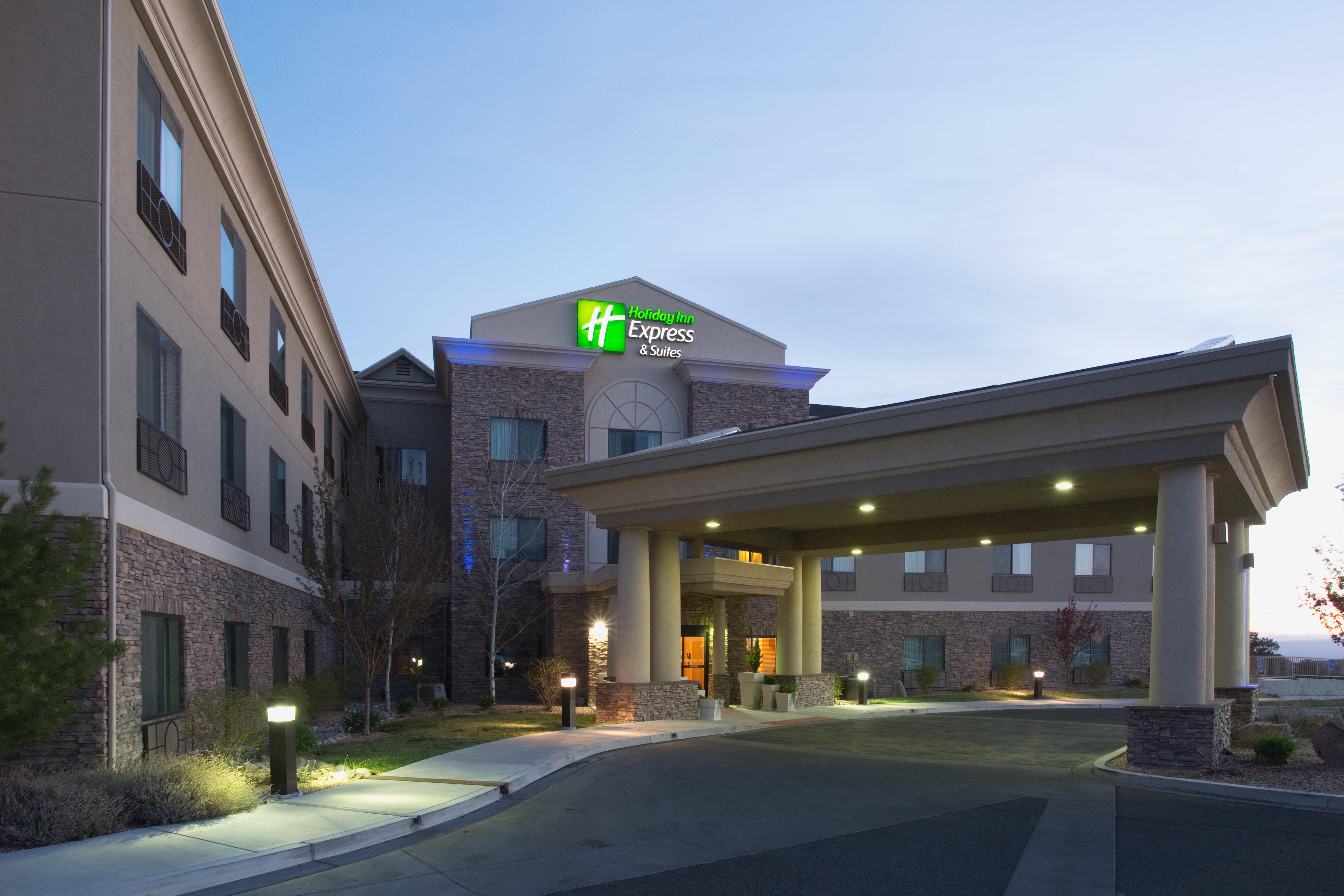 Holiday Inn Express And Suites Los Alamos Entrada Park By Ihg Exterior photo